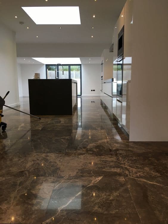 Precision floor polishing — Piso Marrom +56 Modelos Para Seu Projeto Moderno