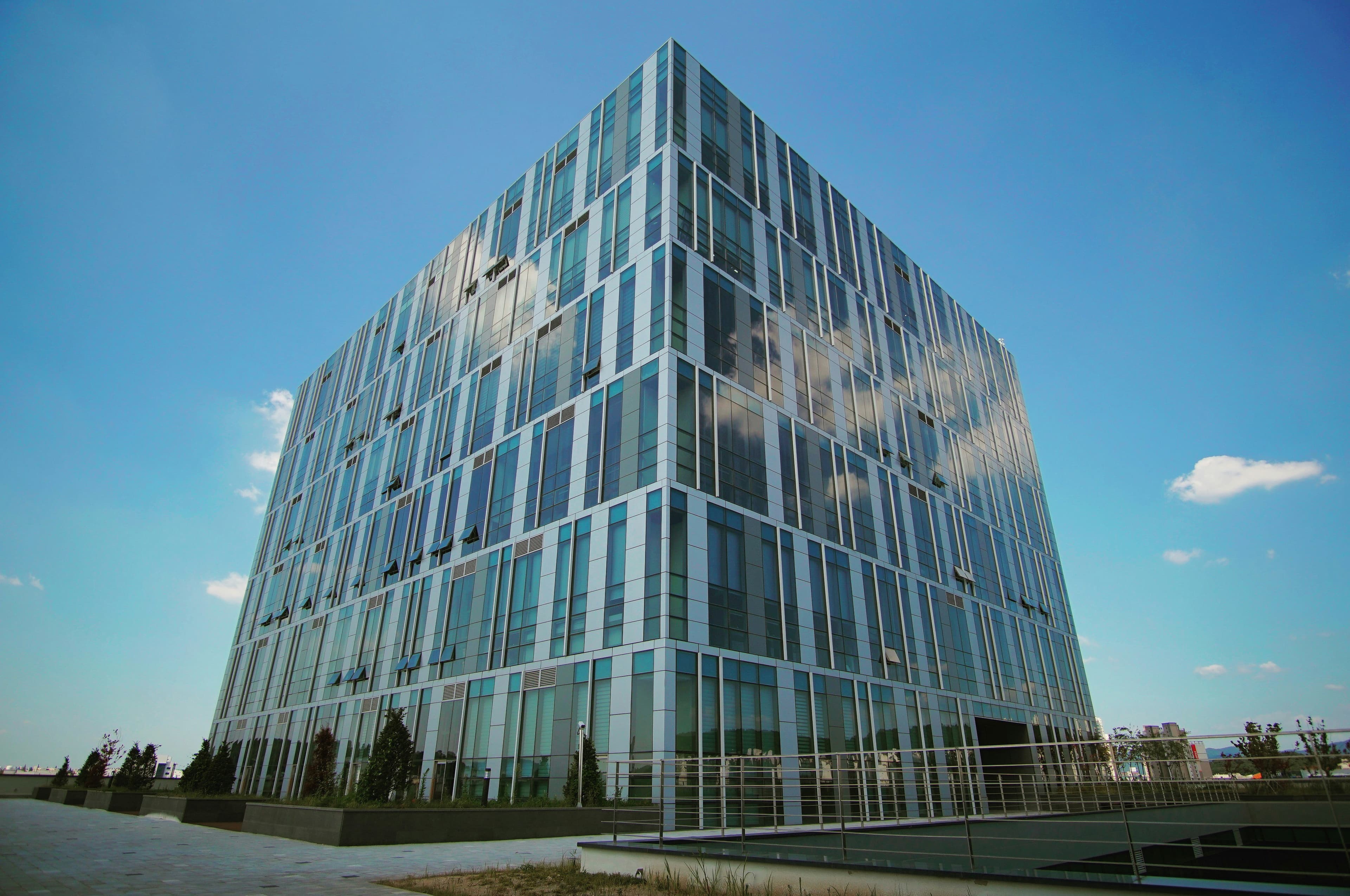 Facade glass — Hohyeong Lee