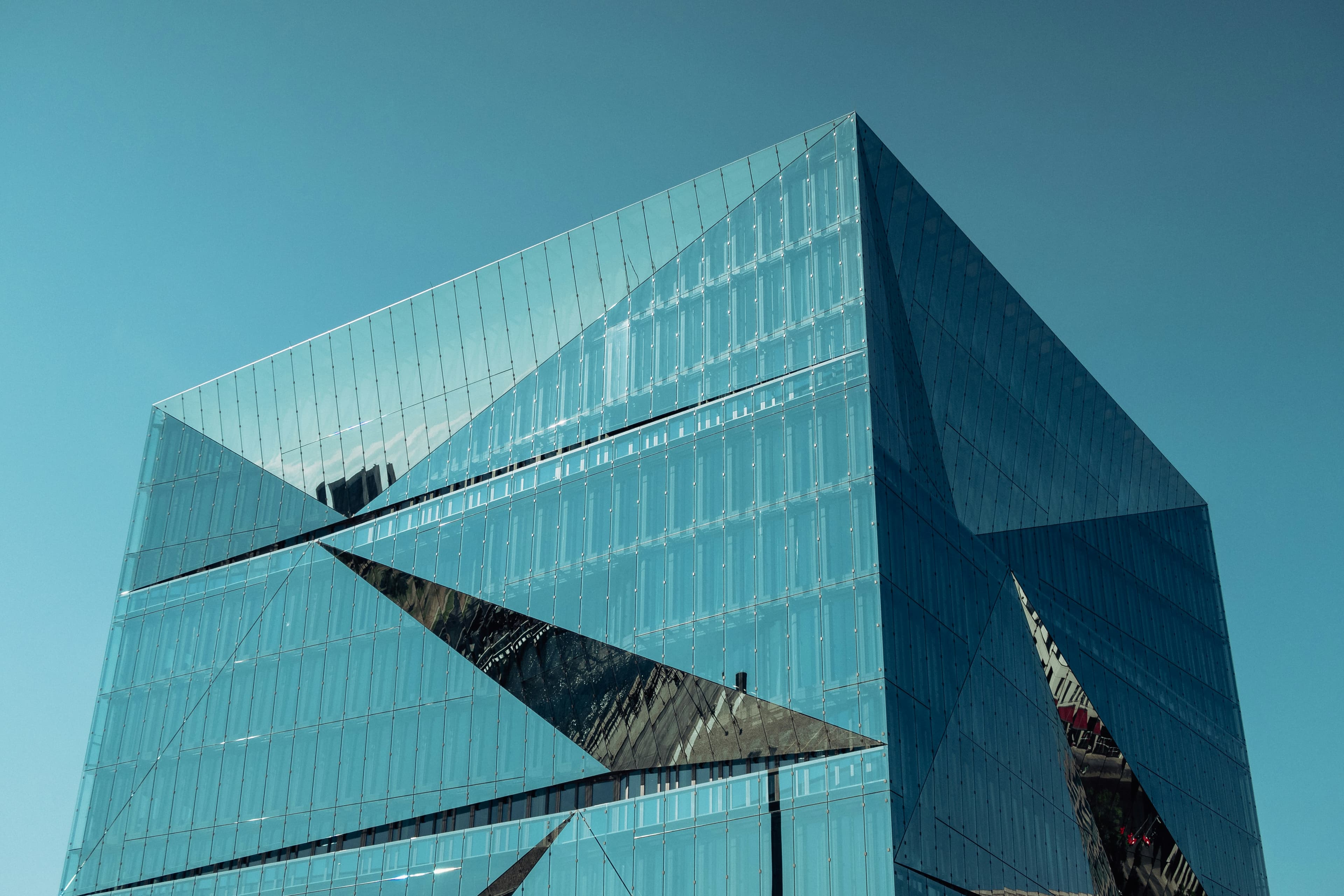 Facade glass — Patrik Bloudek WGEct1q ZZs