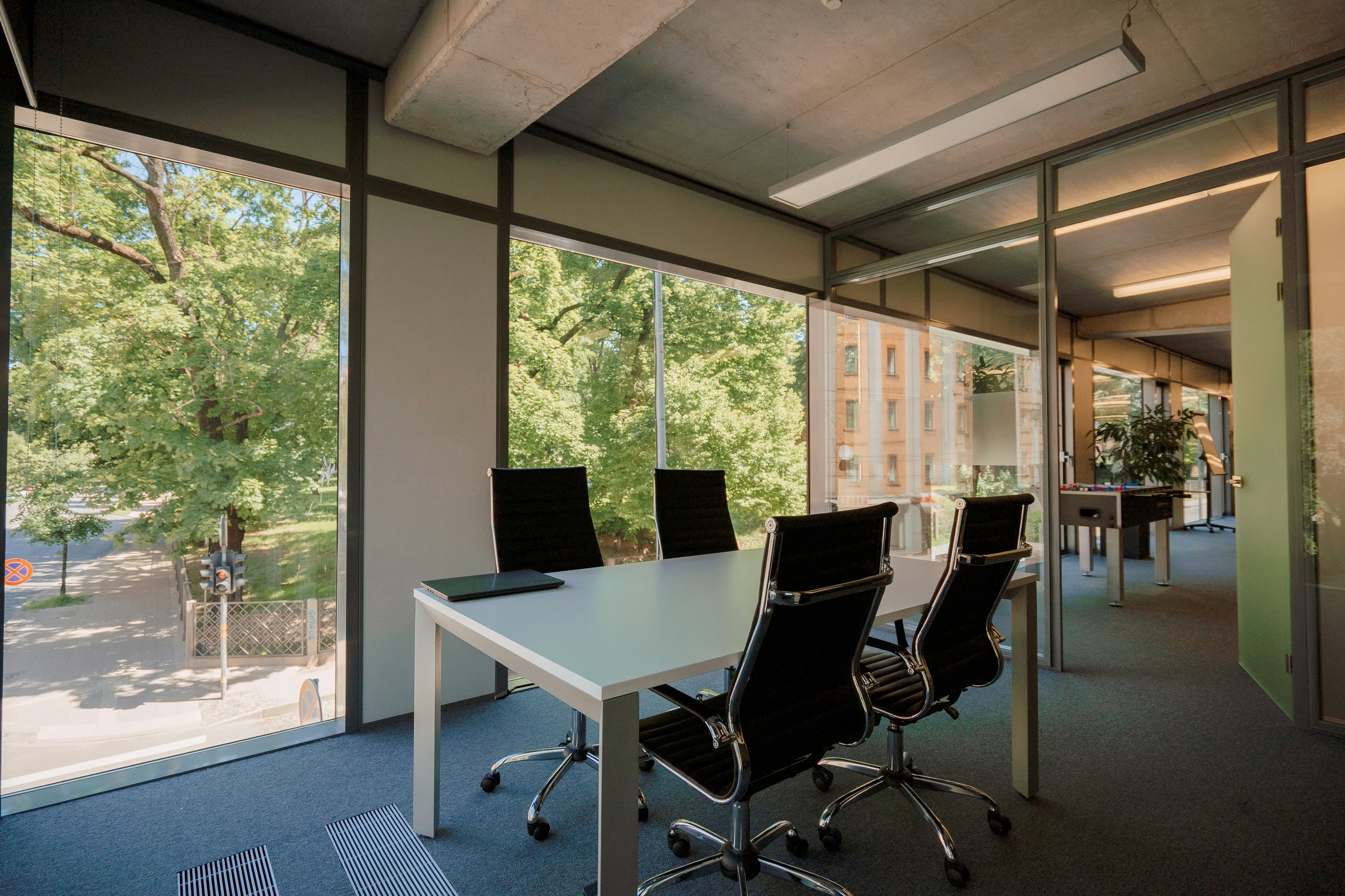 Modern office interior — Aleksandrs Karevs ZCDA1 Cih6o