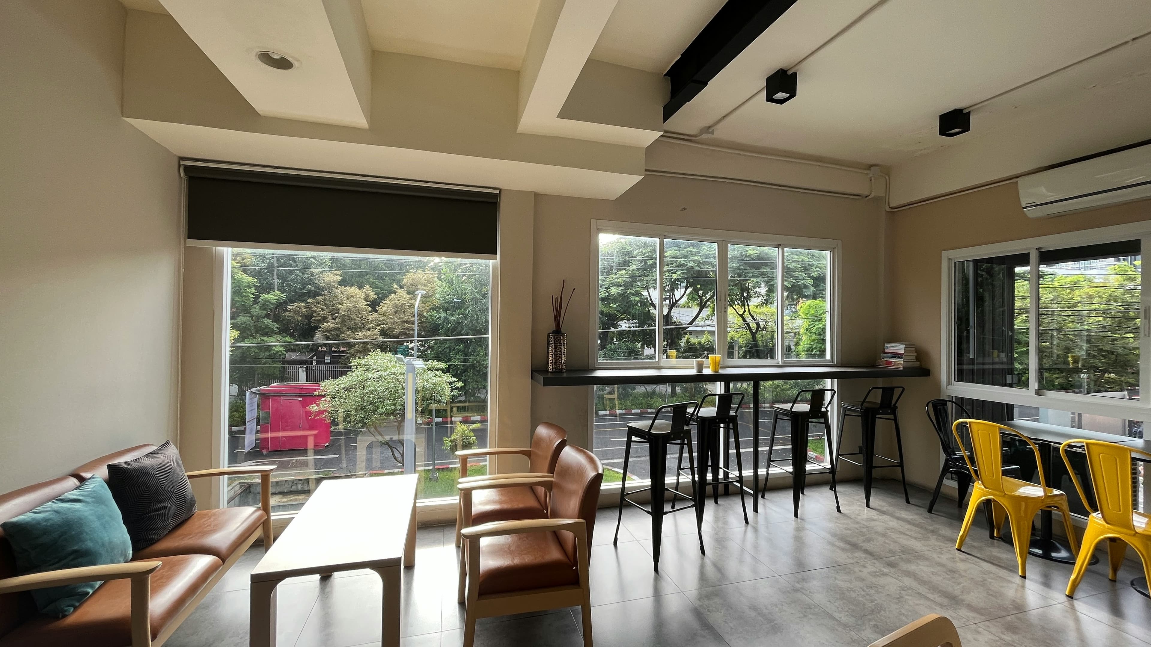 Modern office interior — Dr Kanapon