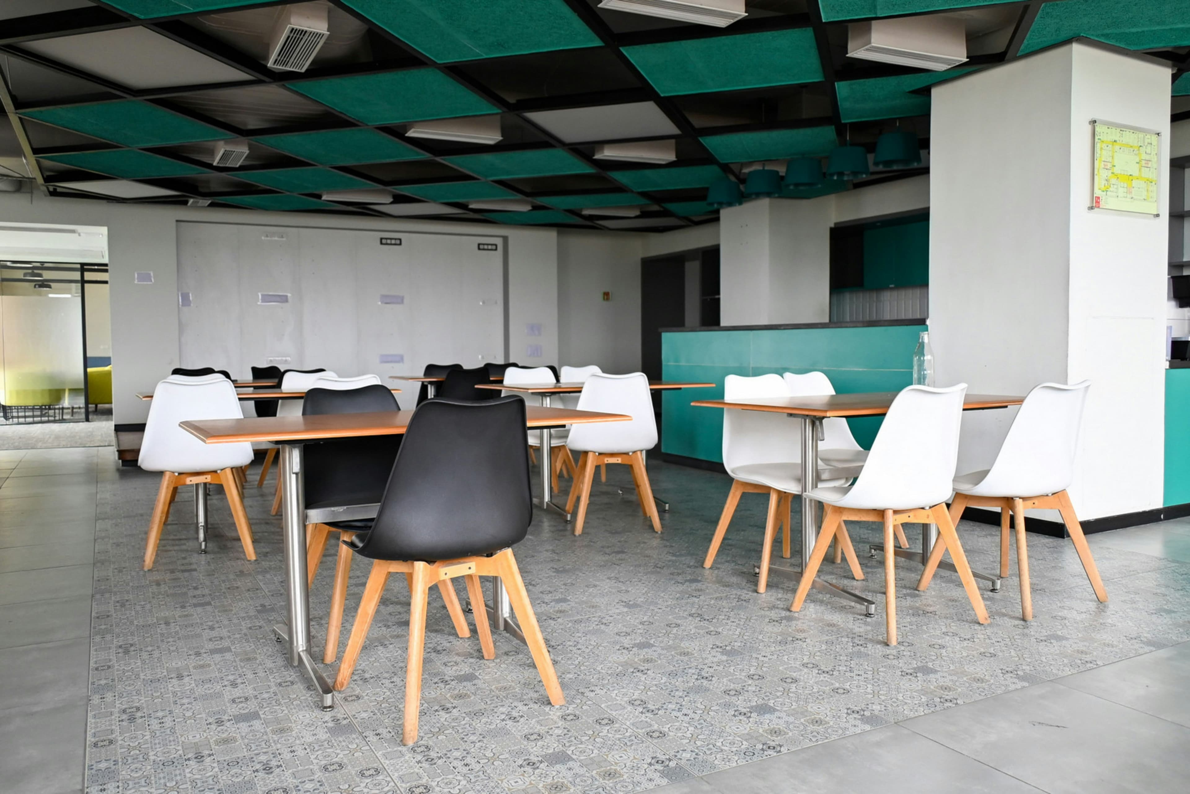 Modern office interior — The Yardcoworking JzGvhLrk Vg