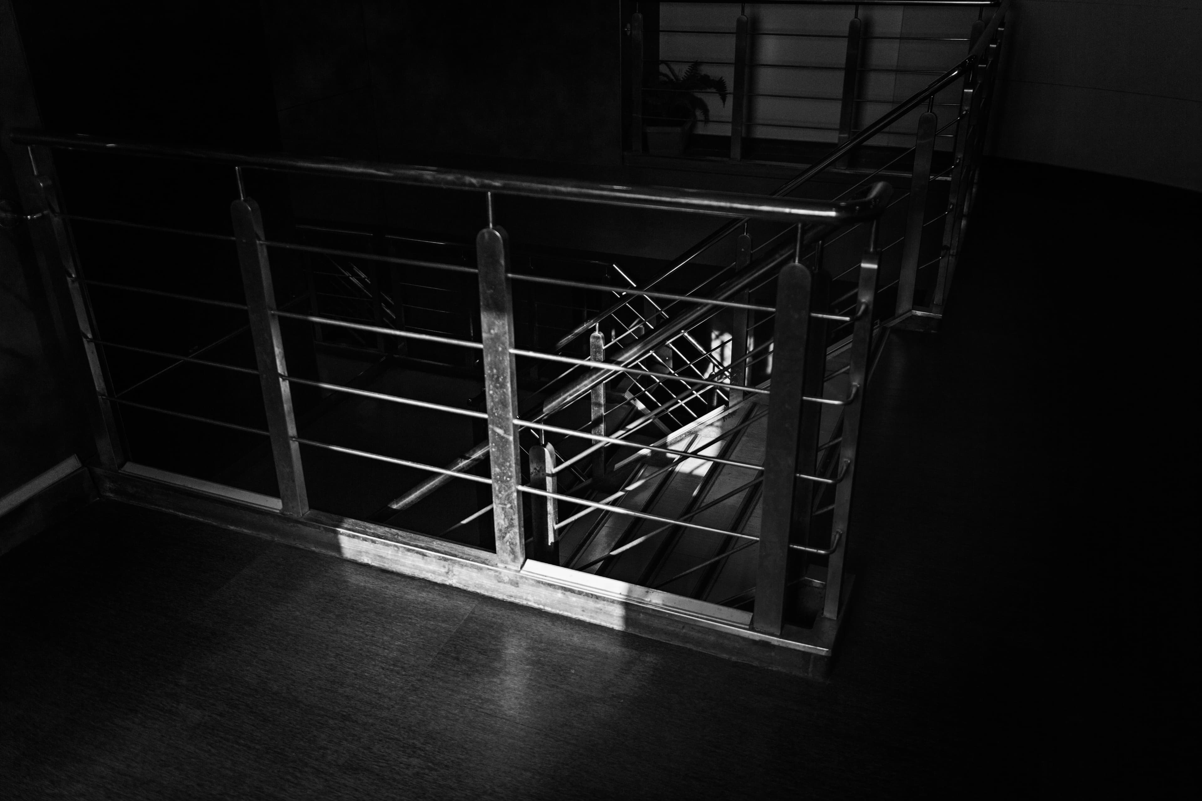 Frameless glass guardrail with stainless steel hardware